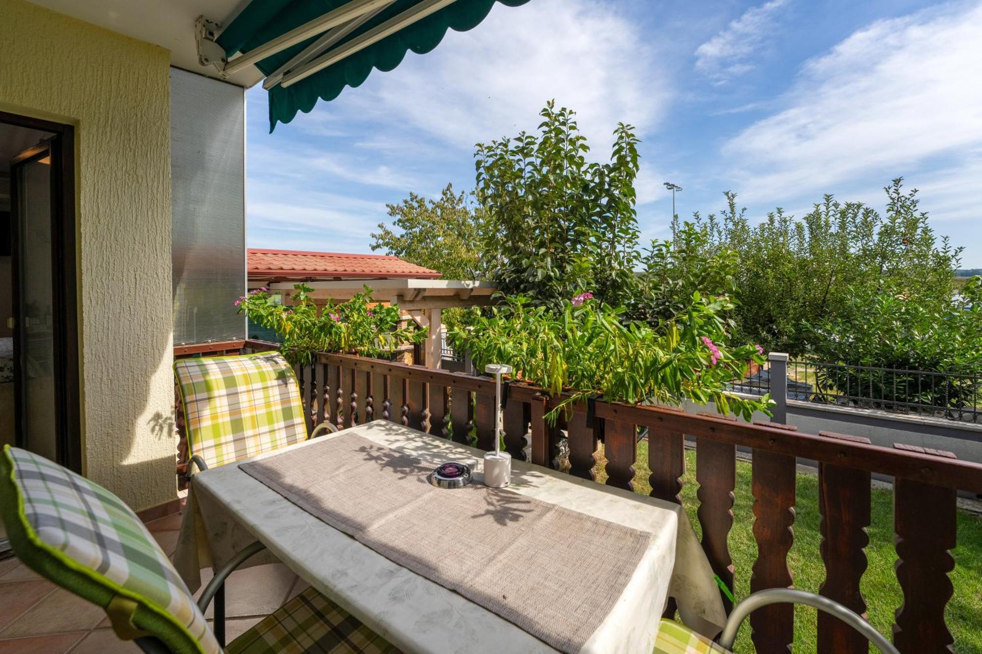 Funtana Apartments Budinjas Экстерьер фото